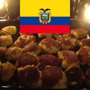 Llapingachos ecuatorianos cocinándose con la bandera de Ecuador.
