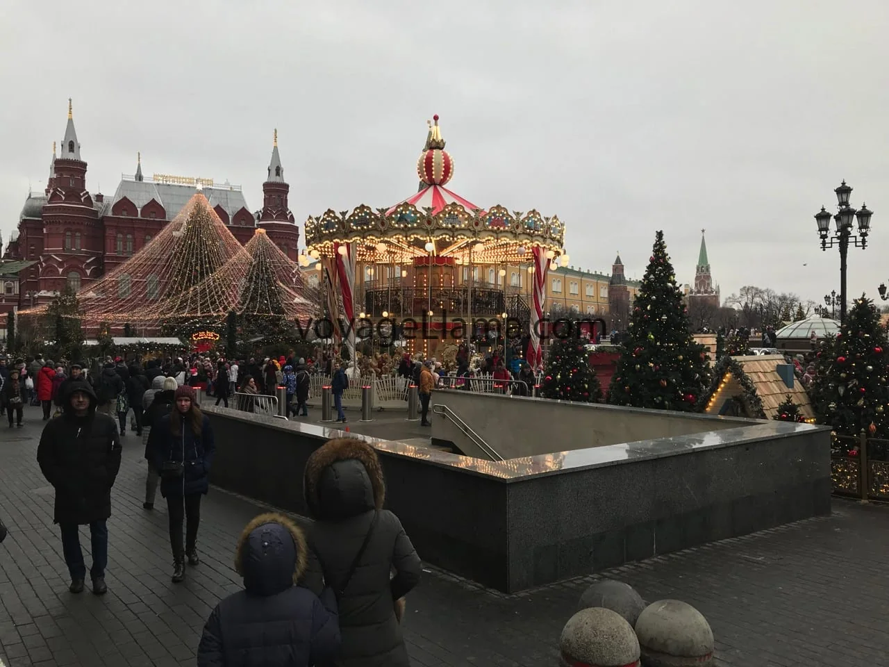 Mercado navideño frente al Kremlin.